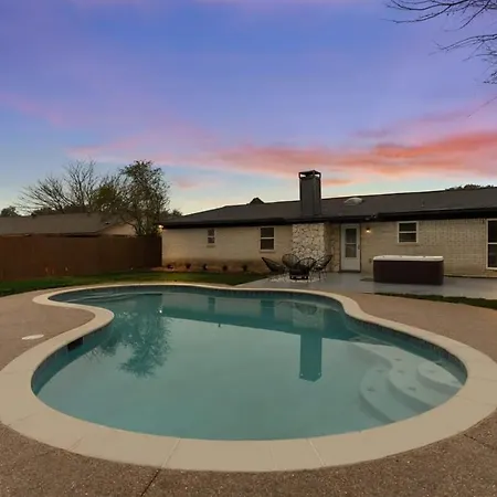 Texas Designer Home With Private Hot Tub And Pool